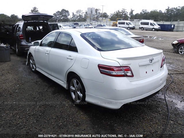 4T1BF3EK7BU635050 - 2011 TOYOTA CAMRY SE/LE/XLE WHITE photo 3