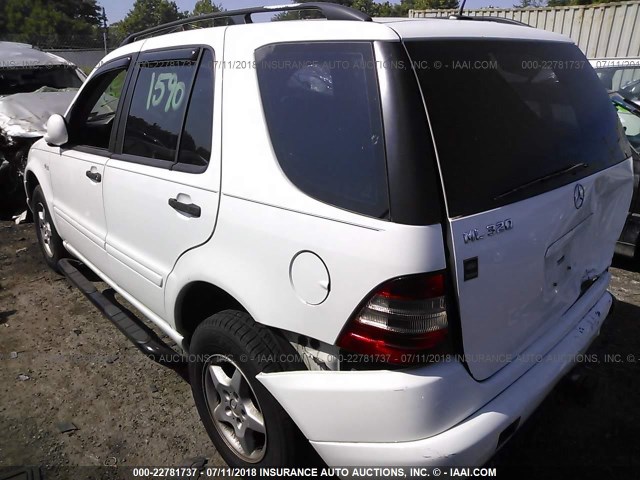 4JGAB54E61A261206 - 2001 MERCEDES-BENZ ML 320 WHITE photo 3