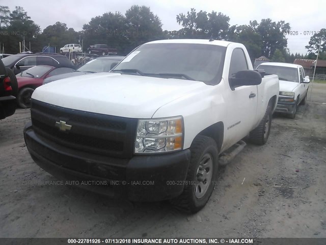 1GCEC14X57Z641662 - 2007 CHEVROLET SILVERADO C1500 CLASSIC WHITE photo 2