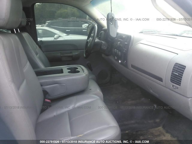 1GCEC14X57Z641662 - 2007 CHEVROLET SILVERADO C1500 CLASSIC WHITE photo 5