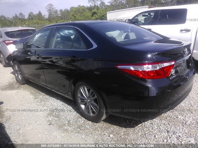 4T1BF1FK9HU273993 - 2017 TOYOTA CAMRY LE/XLE/SE/XSE BLACK photo 3