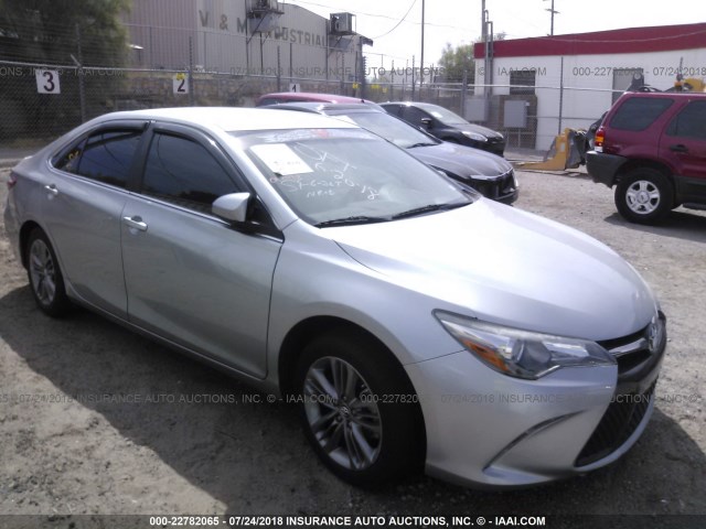 4T1BF1FK1FU024861 - 2015 TOYOTA CAMRY LE/XLE/SE/XSE SILVER photo 1