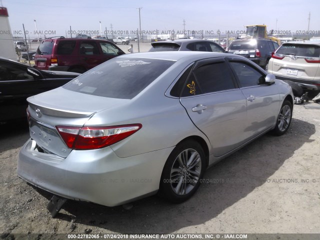 4T1BF1FK1FU024861 - 2015 TOYOTA CAMRY LE/XLE/SE/XSE SILVER photo 4