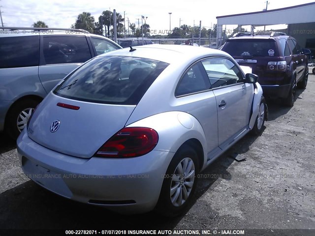 3VWF17AT3EM640777 - 2014 VOLKSWAGEN BEETLE SILVER photo 4