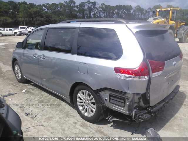 5TDYK3DC5DS299636 - 2013 TOYOTA SIENNA XLE/LIMITED SILVER photo 3