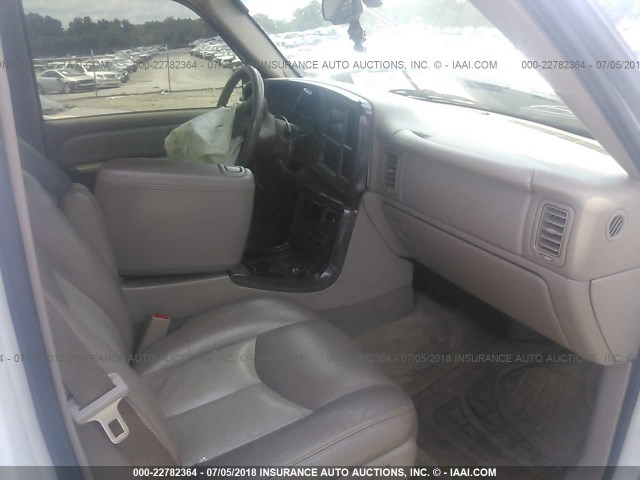 1GKEK63U86J159888 - 2006 GMC YUKON DENALI WHITE photo 5