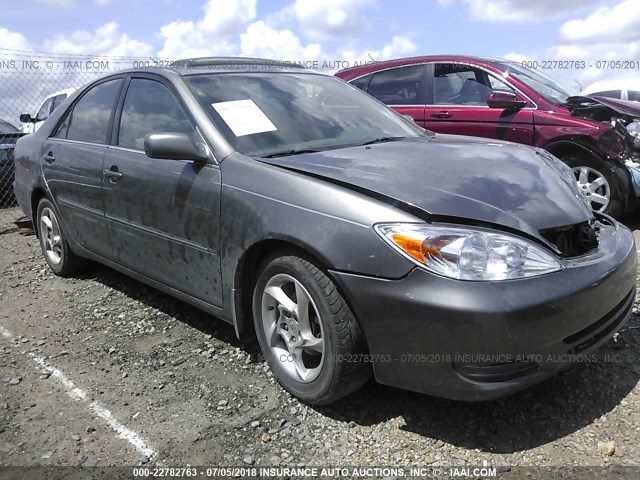 4T1BE30K22U603360 - 2002 TOYOTA CAMRY LE/XLE/SE ნაცრისფერი ფოტო 1