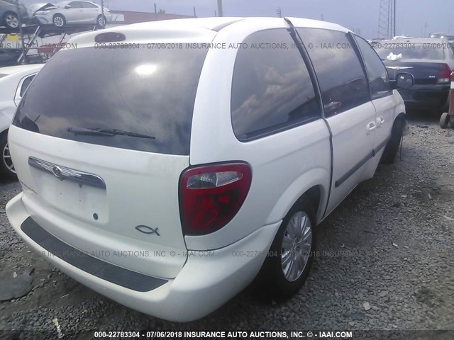 1C4GP45R25B311384 - 2005 CHRYSLER TOWN & COUNTRY  WHITE photo 4