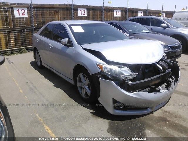 4T1BF1FKXDU271275 - 2013 TOYOTA CAMRY L/SE/LE/XLE 银色 照片 1