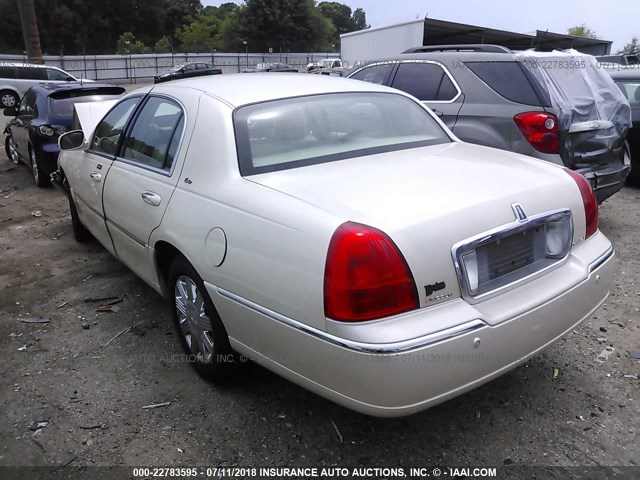 1LNHM83W63Y704601 - 2003 LINCOLN TOWN CAR CARTIER WHITE photo 3