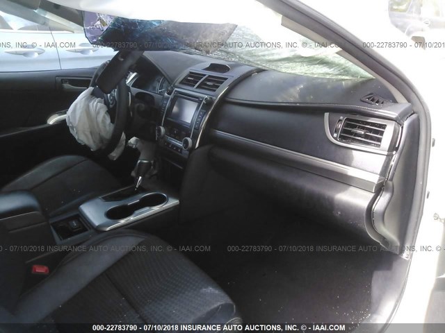 4T1BF1FK1EU327346 - 2014 TOYOTA CAMRY L/SE/LE/XLE 白色 照片 5
