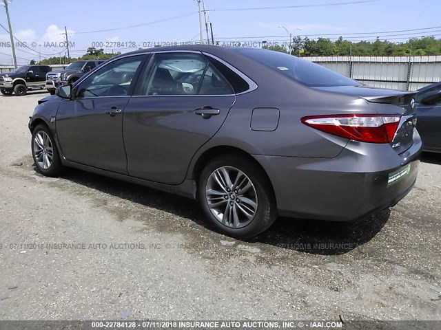 4T1BF1FK0FU045040 - 2015 TOYOTA CAMRY LE/XLE/SE/XSE BROWN photo 3