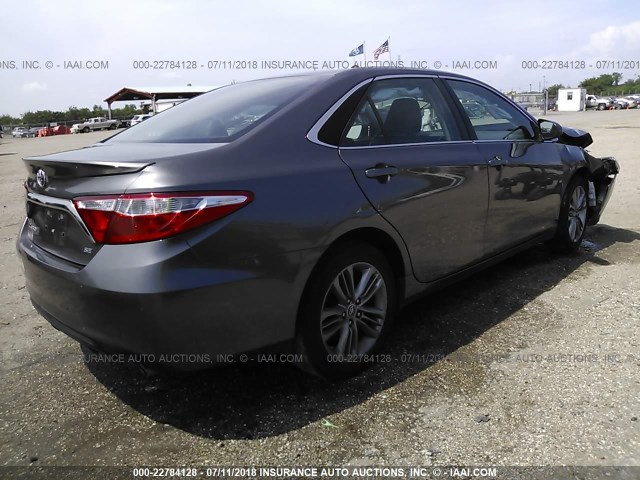 4T1BF1FK0FU045040 - 2015 TOYOTA CAMRY LE/XLE/SE/XSE BROWN photo 4