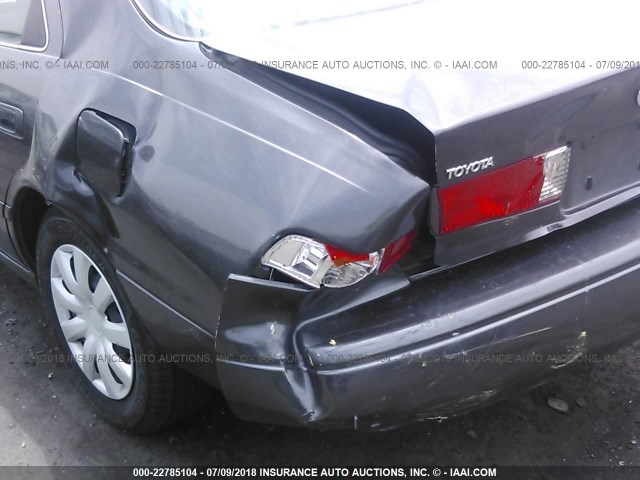 JT2BG22K6Y0439464 - 2000 TOYOTA CAMRY CE/LE/XLE GRAY photo 6