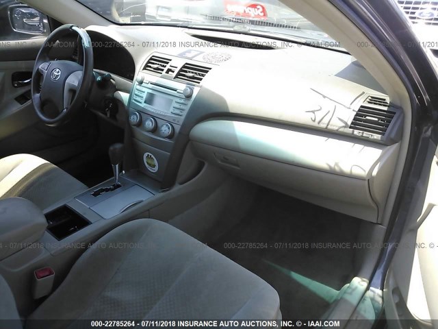 4T1BE46K49U386725 - 2009 TOYOTA CAMRY SE/LE/XLE GRAY photo 5