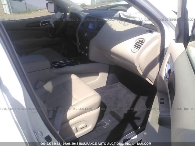 5N1DR2MM5JC626865 - 2018 NISSAN PATHFINDER S/SV/SL/PLATINUM WHITE photo 5