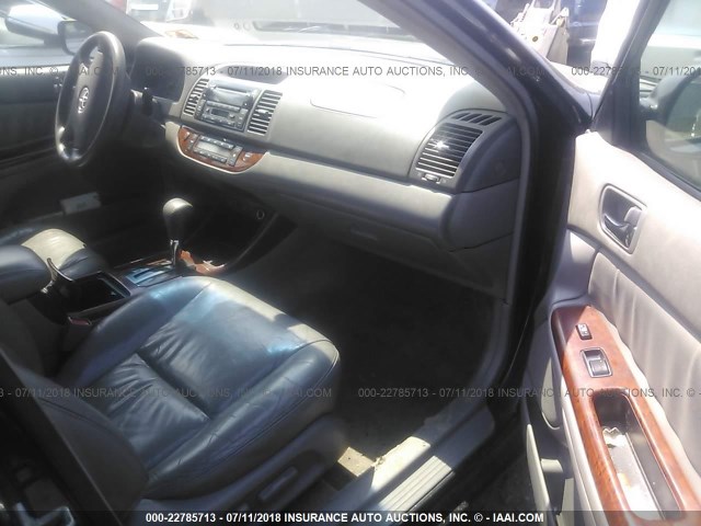 4T1BE30K12U076198 - 2002 TOYOTA CAMRY LE/XLE/SE 黑色 照片 5