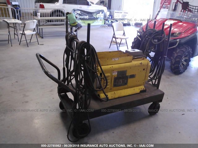 247645 - 2000 P & H ARC WELDER  YELLOW photo 2