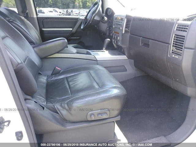 1N6AA07B76N509150 - 2006 NISSAN TITAN XE/SE/LE WHITE photo 5