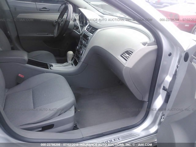 1G1ZC5E17BF102871 - 2011 CHEVROLET MALIBU 1LT 银色 照片 5