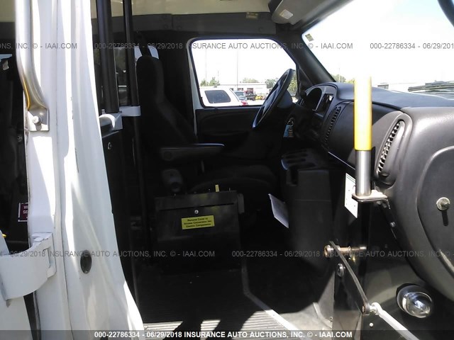 2B7LB31ZX2K135381 - 2002 DODGE RAM VAN B3500 WHITE photo 5