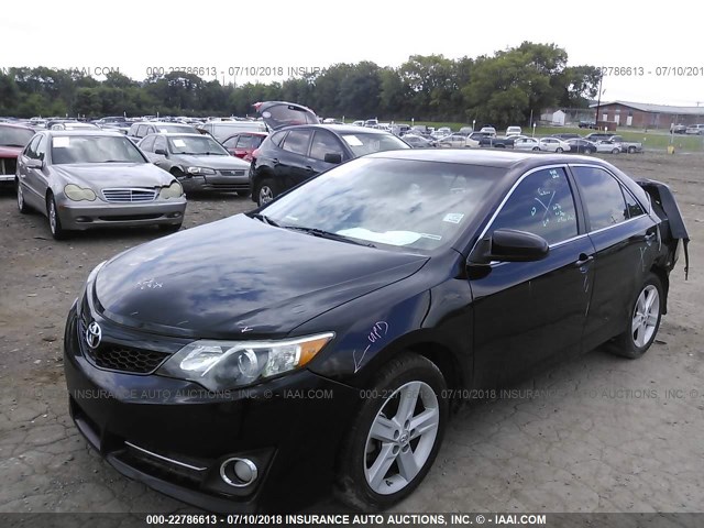 4T1BF1FKXCU035580 - 2012 TOYOTA CAMRY SE/LE/XLE BLACK photo 2