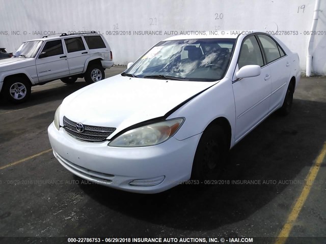 JTDBE32K230140579 - 2003 TOYOTA CAMRY LE/XLE Weiß Foto 2