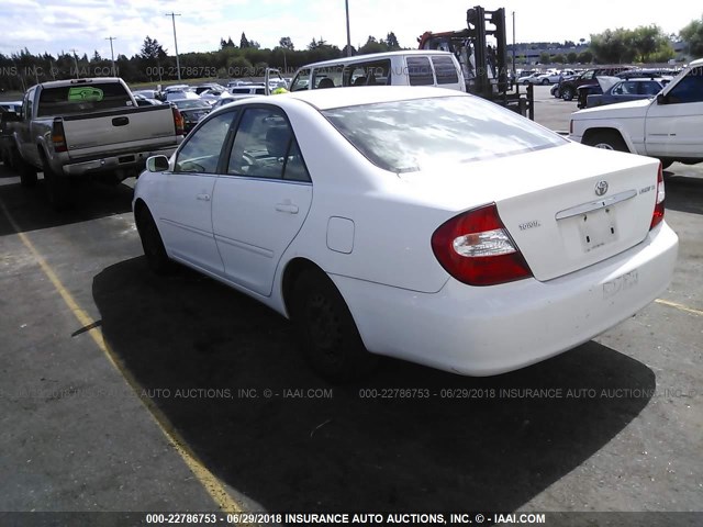 JTDBE32K230140579 - 2003 TOYOTA CAMRY LE/XLE WHITE photo 3