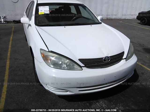 JTDBE32K230140579 - 2003 TOYOTA CAMRY LE/XLE WHITE photo 6