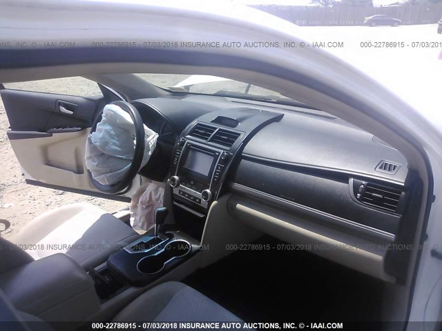 4T1BF1FK5CU510049 - 2012 TOYOTA CAMRY SE/LE/XLE WHITE photo 5