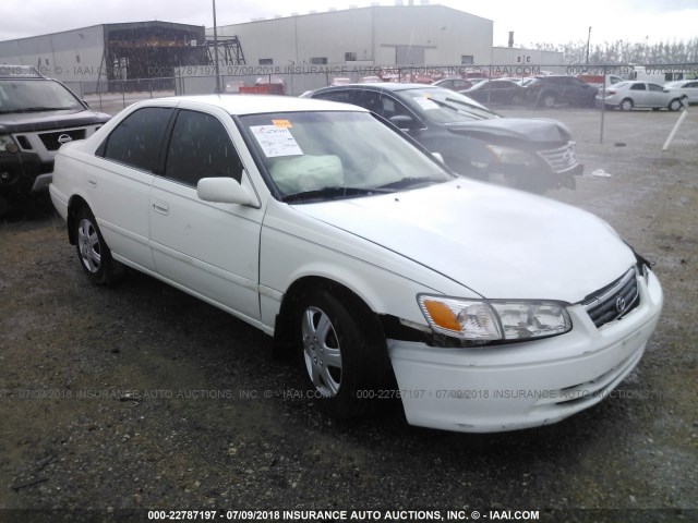 4T1BG22KX1U869239 - 2001 TOYOTA CAMRY CE/LE/XLE 白色 照片 1