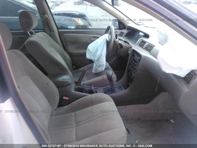 4T1BG22KX1U869239 - 2001 TOYOTA CAMRY CE/LE/XLE 白色 照片 5