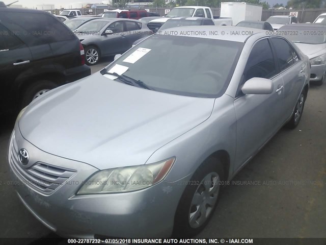 4T1BK46K57U525556 - 2007 TOYOTA CAMRY NEW GENERAT LE/XLE/SE SILVER photo 2