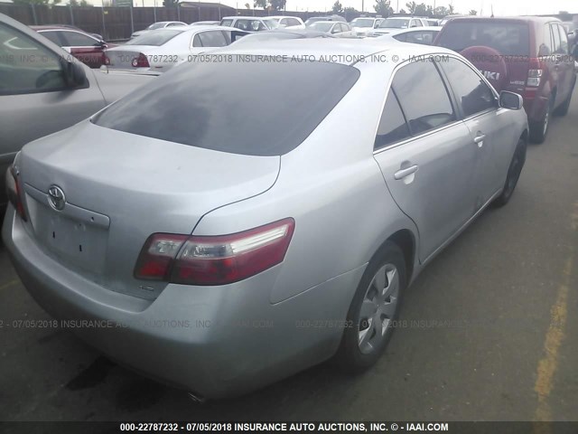 4T1BK46K57U525556 - 2007 TOYOTA CAMRY NEW GENERAT LE/XLE/SE SILVER photo 4