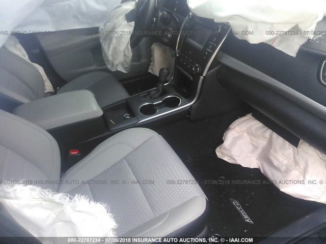 4T1BF1FK0FU092441 - 2015 TOYOTA CAMRY LE/XLE/SE/XSE 黑色 照片 5