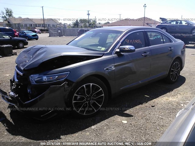 1FAHP2J87HG121924 - 2017 FORD TAURUS LIMITED GRAY photo 2