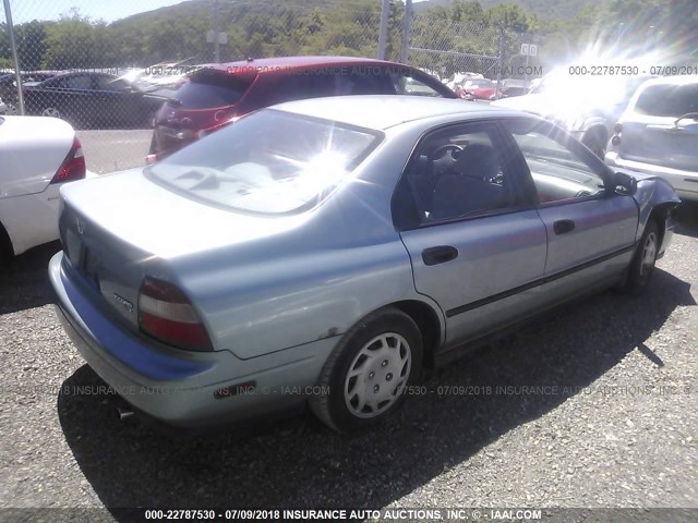 1HGCD5529RA189233 - 1994 HONDA ACCORD DX BLUE photo 4