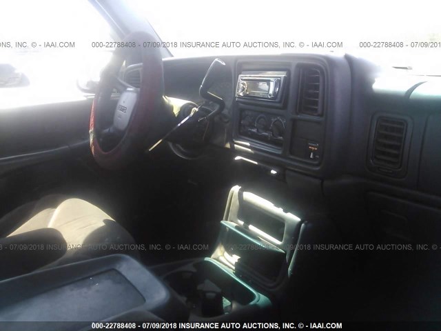 1GTGK29U02Z236544 - 2002 GMC NEW SIERRA K2500 WHITE photo 5