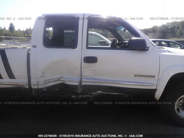 1GTGK29U02Z236544 - 2002 GMC NEW SIERRA K2500 WHITE photo 6