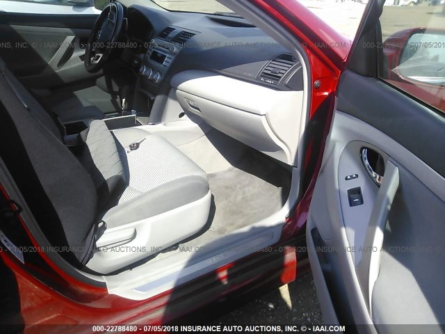 4T1BF3EK1BU672286 - 2011 TOYOTA CAMRY SE/LE/XLE წითელი ფოტო 5