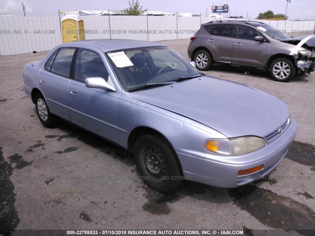 4T1BG12K4TU708155 - 1996 TOYOTA CAMRY DX/LE/XLE ღია ლურჯი ფოტო 1