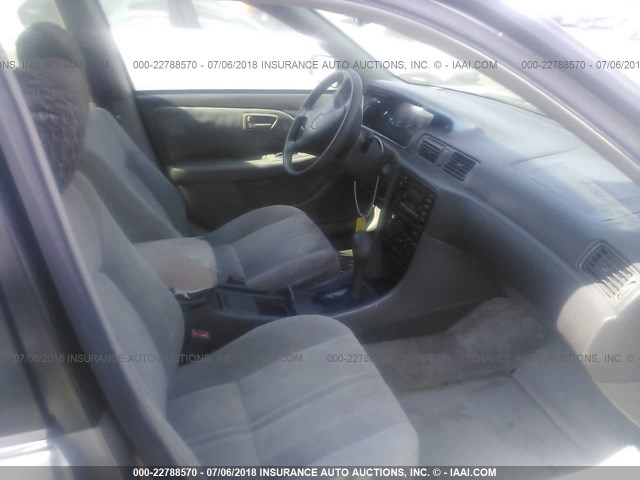 JT2BG22K7X0316657 - 1999 TOYOTA CAMRY LE/XLE GRAY photo 5