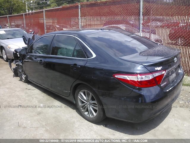 4T1BF1FK5FU901187 - 2015 TOYOTA CAMRY LE/XLE/SE/XSE 深蓝色 照片 3