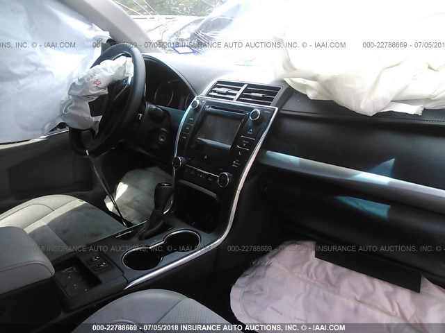 4T1BF1FK5FU901187 - 2015 TOYOTA CAMRY LE/XLE/SE/XSE 深蓝色 照片 5