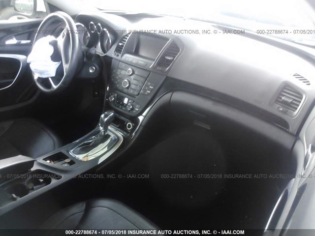 2G4GR5EK3C9166367 - 2012 BUICK REGAL WHITE photo 5