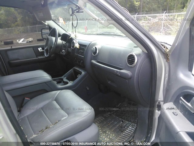 1FMRU15W73LC01830 - 2003 FORD EXPEDITION XLT SILVER photo 5