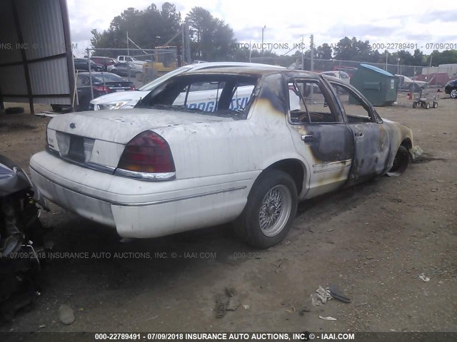 2FAFP73W4XX119587 - 1999 FORD CROWN VICTORIA  BROWN photo 4