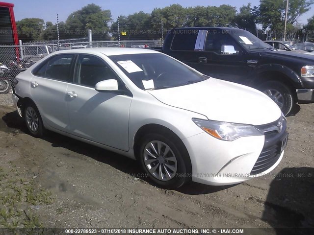 4T4BF1FK4GR540929 - 2016 TOYOTA CAMRY LE/XLE/SE/XSE 白色 照片 1
