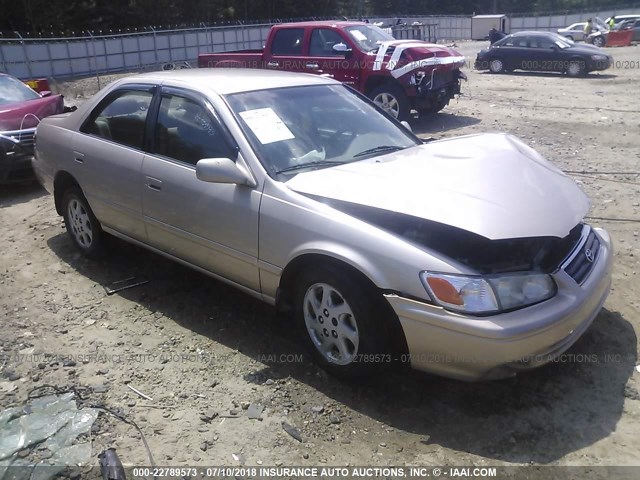 4T1BF22K11U959494 - 2001 TOYOTA CAMRY LE/XLE GOLD photo 1
