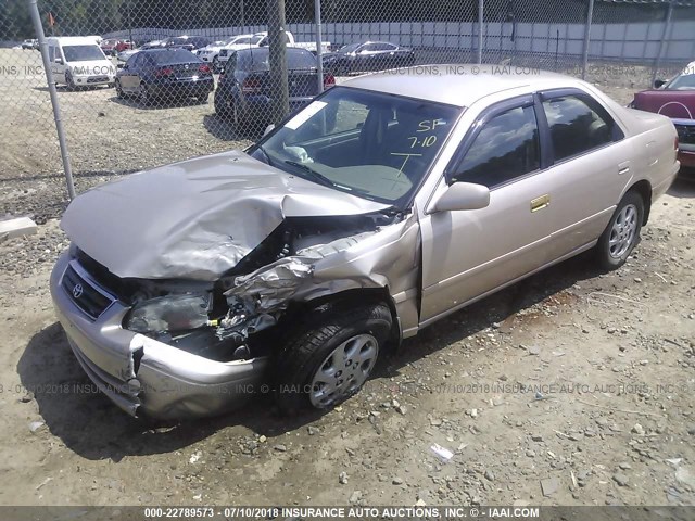 4T1BF22K11U959494 - 2001 TOYOTA CAMRY LE/XLE GOLD photo 2